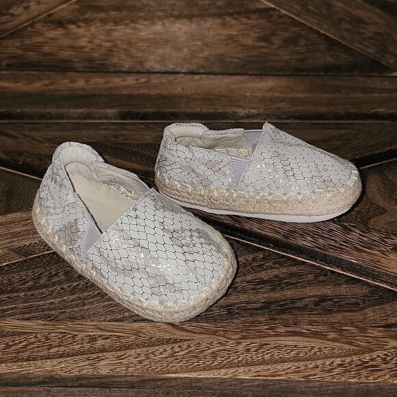 Robeez First Kicks Ellie Espadrille Snake Shimmer Leather Crib Shoes 3-6 Months - Picture 2 of 10
